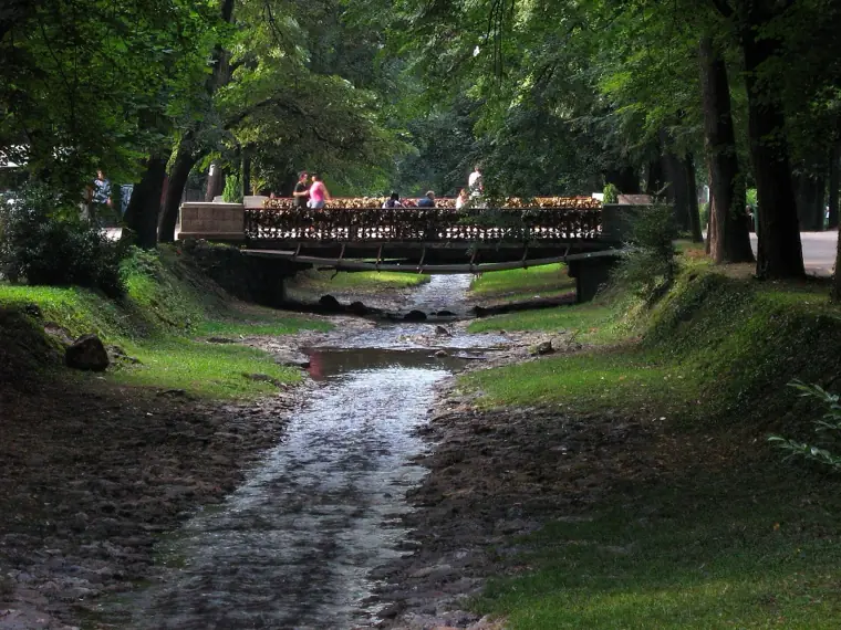 Cadenas d’amour à Vrnjačka Banja — Most Ljubavi (Pont de l’Amour)