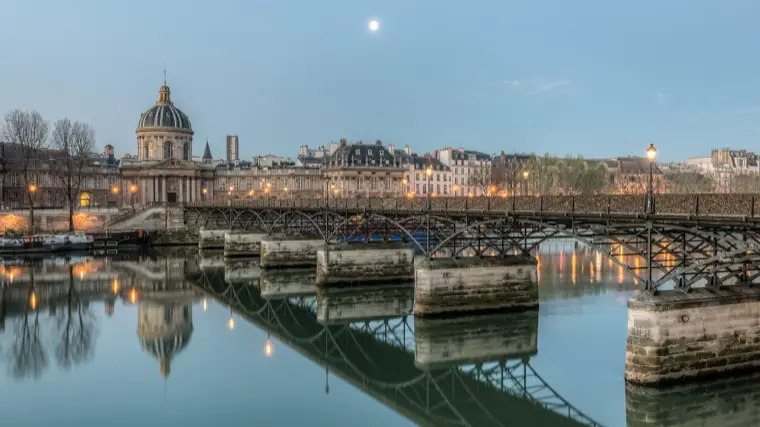 Cadenas d’amour à Paris — Pont des Arts